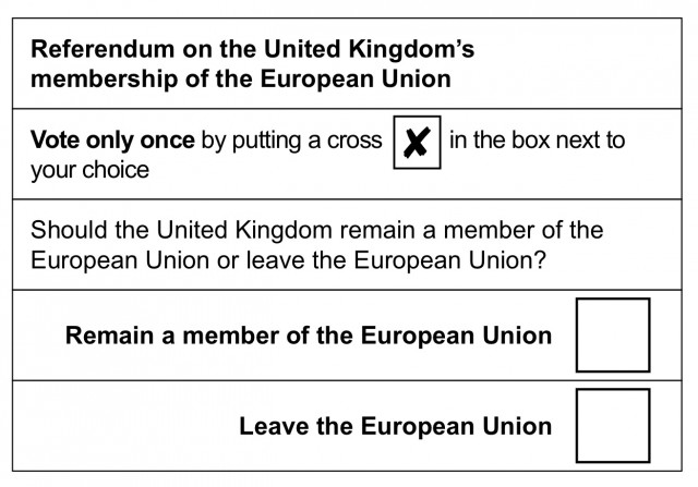 Britannian EU-kansanäänestyksen vaalilipussa laitetaan rasti joko ruutuun Britannian pitää "pysyä Euroopan unionin jäsenenä" tai "lähteä Euroopan unionista". 