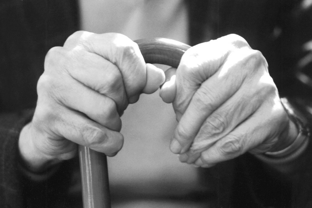 KD Helsingin naispiiri: Hylkääkö hyvinvointiyhteiskunta vanhukset vaippoihinsa?