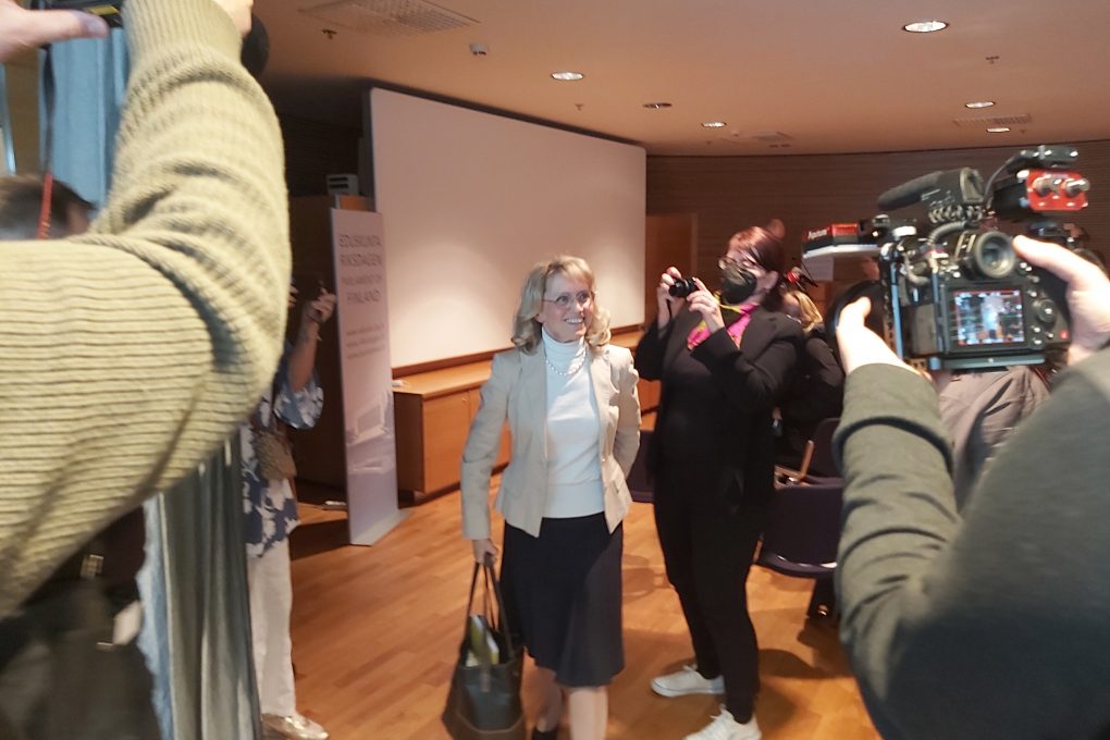 – Valtion, kaupungin tai Kelan osallistuminen verovaroin Pride-tapahtumiin ja -liputuksiin on ongelmallista, Päivi Räsänen sanoo