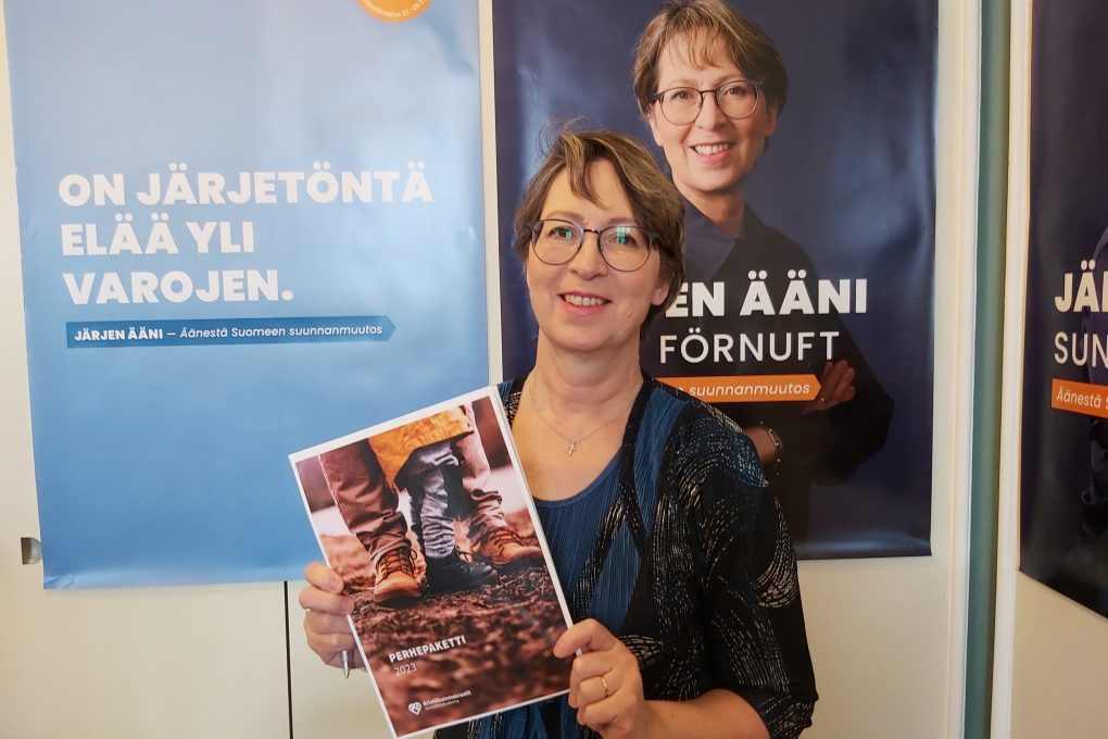 Sari Essayah kertoo YLE:n vaalikoneessa, kuinka KD purkaisi kannustinloukkuja ja tekisi työstä kannattavaa