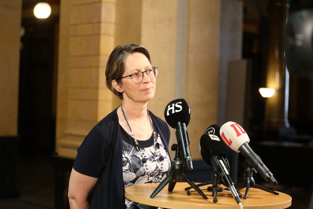 "Asiat vähenevät, vaikeuskerroin kasvaa" - Sari Essayah pitää Säätytalolla jäljellä olevaa neuvottelukokonaisuutta erittäin haasteellisena