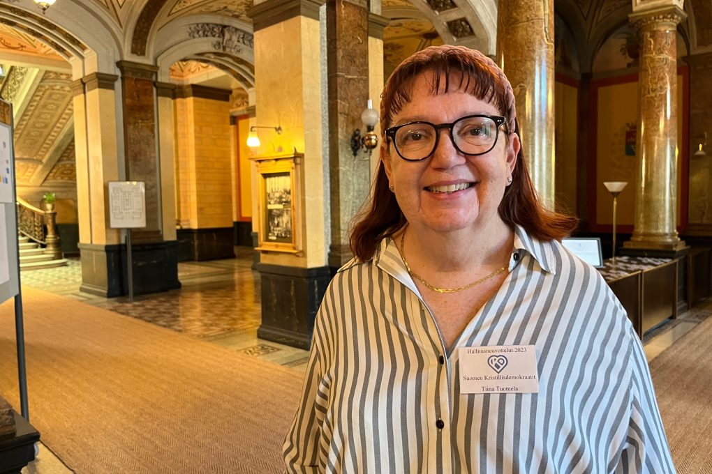 "Kuin Sikstuksen kappelissa paavia valitsemassa" - erikoislääkäri Tiina Tuomelan päivät ovat alkaneet Säätytalolla samalla tavalla jo viikkojen ajan