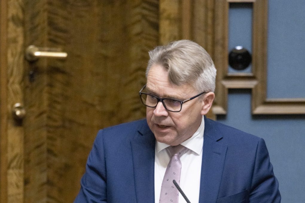 – Hallituksen työmarkkinauudistus ei ole suunnattu ketään vastaan vaan Suomen puolesta, Peter Östman sanoo