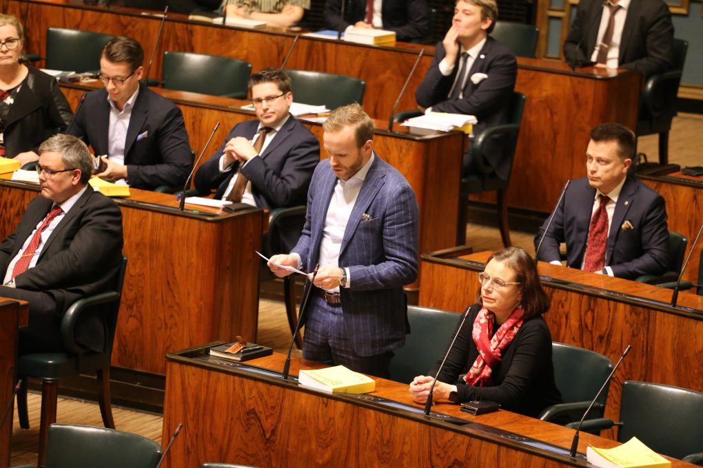 Mika Poutala kysyy, missä jamassa puolustustarviketuotanto on Suomessa ja Euroopassa