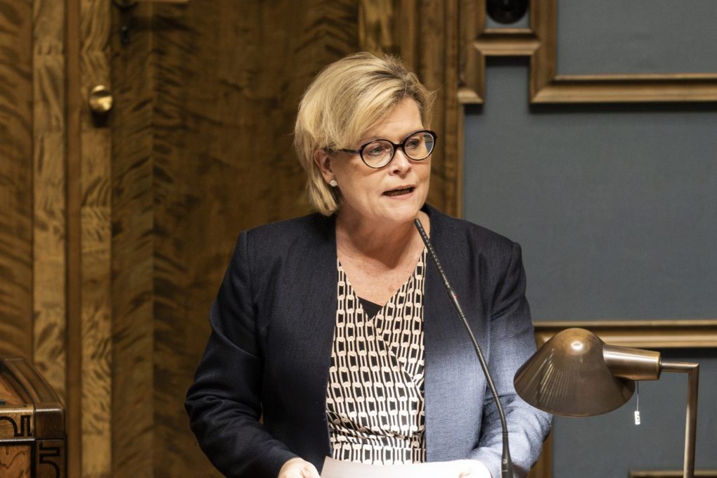 Puolustukseen satsataan, mutta varusmiehiä majoitetaan sisäilmaongelmaisiin kasarmeihin - Sari Tanus haluaa, että tilanteeseen puututaan välittömästi