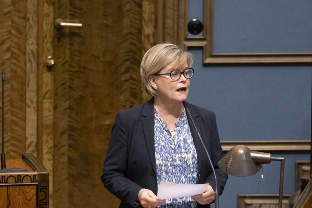 – Voisiko siviilipalvelusjärjestelmää kehittää osaksi pelastustoimea, kansanedustaja Sari Tanus kysyy