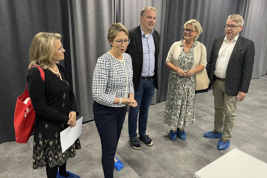 Espoon kristillisen koulun rehtori Jonas Turunen: Ilmoittakaa vauva heti hetun saamisen jälkeen kouluun - paikat ovat tiukassa
