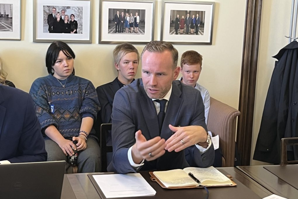 Kuntamarkkinoiden puoluejohtajapaneeli: Muut panelistit valitsivat Mika Poutalan keskustelun parhaaksi