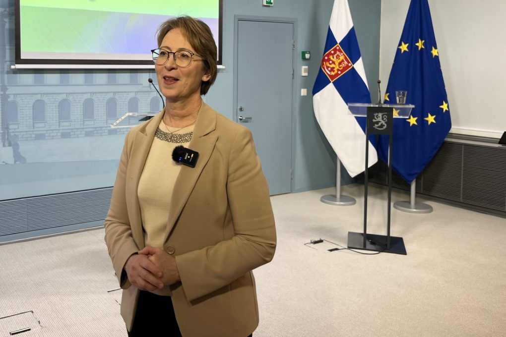 Ministeri Sari Essayah metsästyslainmuutosten etenemisestä eduskuntaan: Suden kannanhoidollinen metsästys alkaa 2026