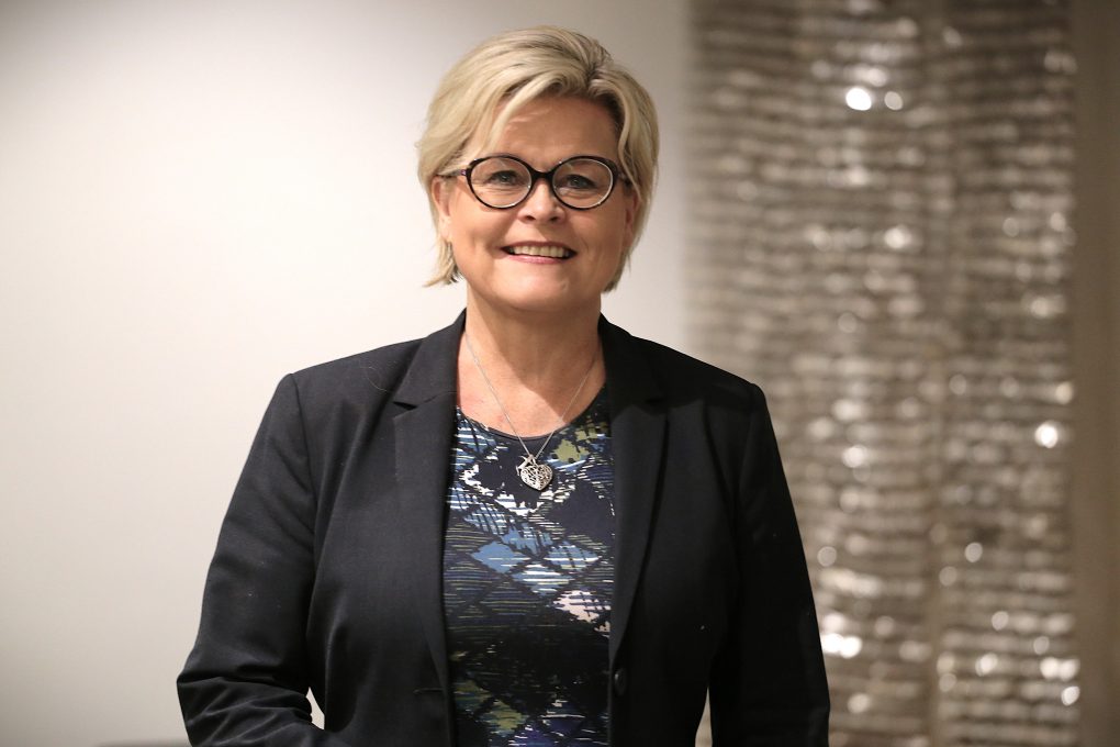 – Kouluissa on opetettava myös perimmäinen syy joulun juhlimiseen ja sen pitäisi näkyä joulujuhlissa, Sari Tanus sanoo