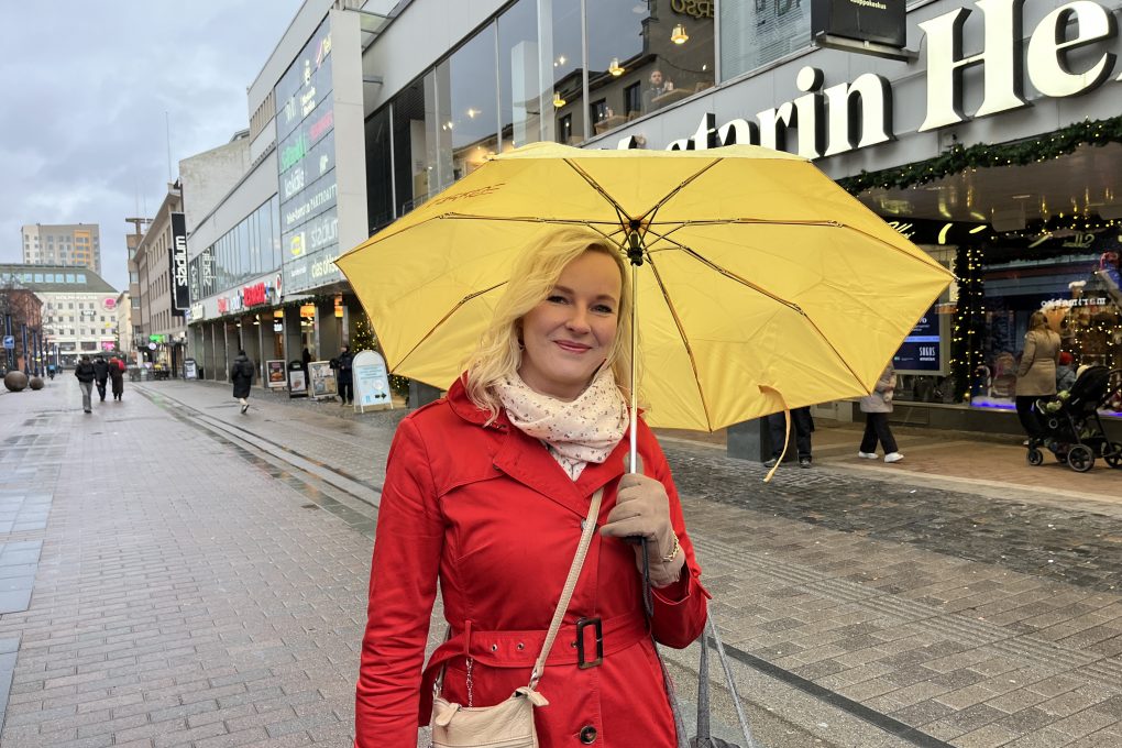 – Aito ihmisen kohtaaminen on parasta, mitä tiedän ja osaan, Äänekosken kaupunginvaltuutettu ja kaupunginhallituksen jäsen Piia Flink-Liimatainen kertoo