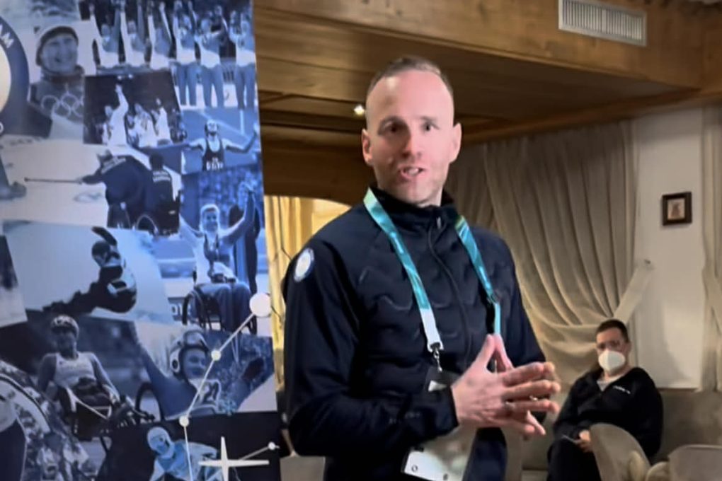 Urheiluministeri Mika Poutala osallistui yhdistetyn mitalistin Ilkka Herolan olympiapronssi-juhlaan Val de Fiemmessä